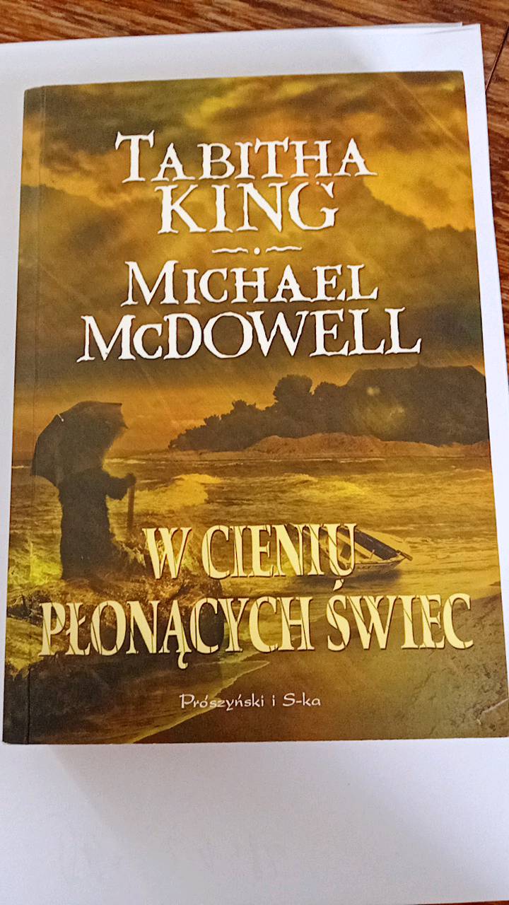 W cieniu płonących świec