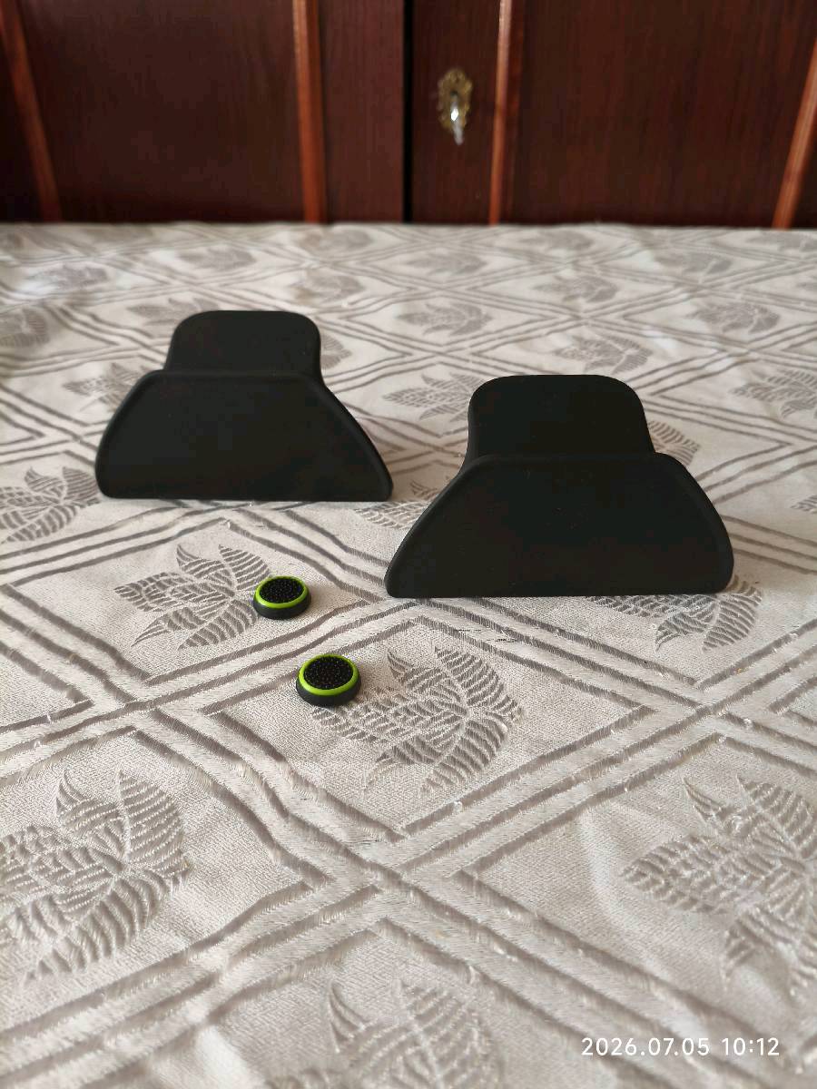 Podstawki pod kontrolery Xbox.