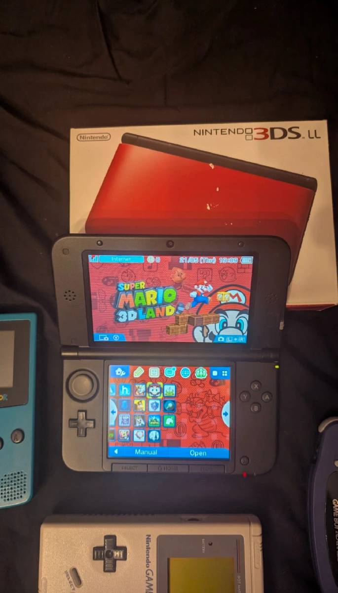 Nintendo 3ds Red w pudełku