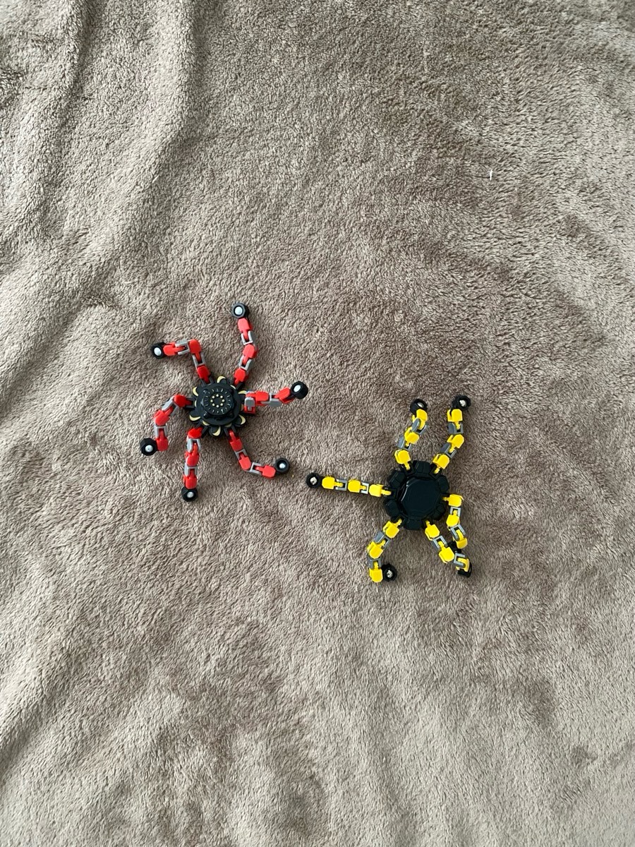 Zestaw: Rozkładana, ruchoma zabawka-pająk/robot (fidget spinner) – czerwony +1