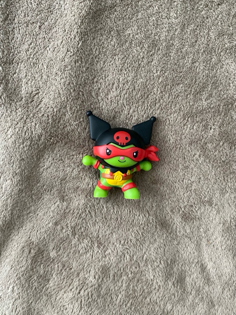 Figurka Sanrio Hello Kitty x Wojownicze Żółwie Ninja (crossover) – Raphael