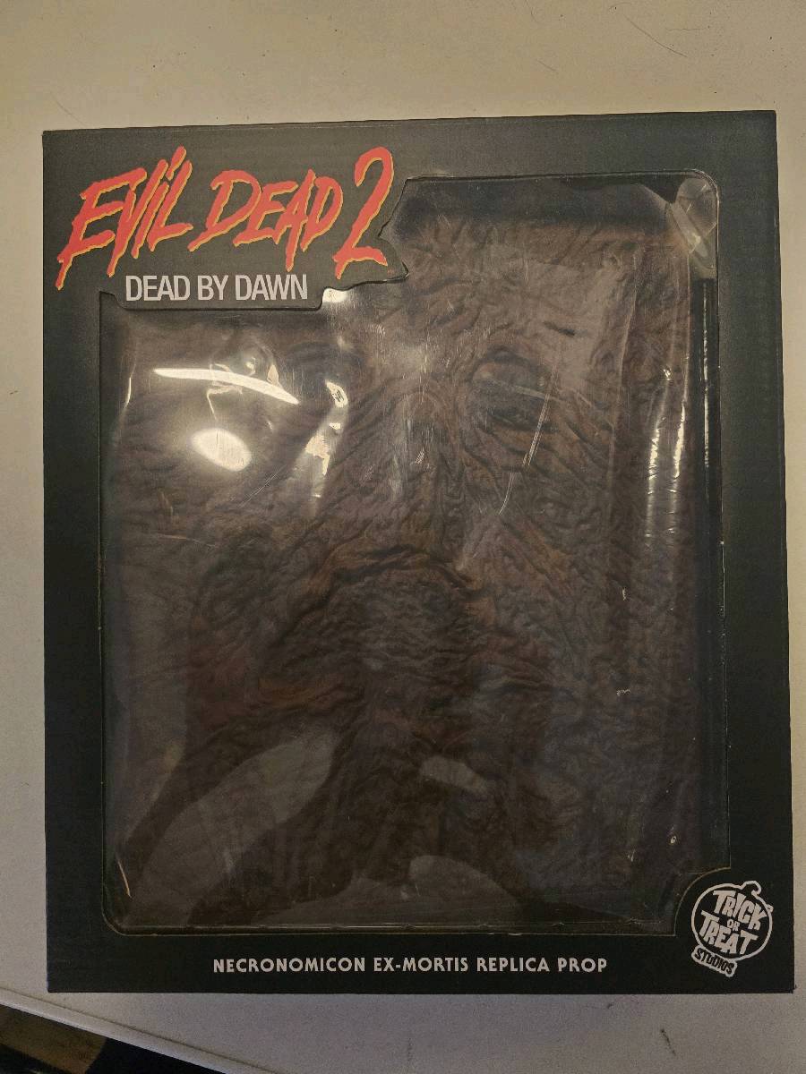 Replika 1:1 Necronomicon Ex-Mortis – Evil Dead 2 (Trick or Treat Studios) | Stan IGŁA / Open Box