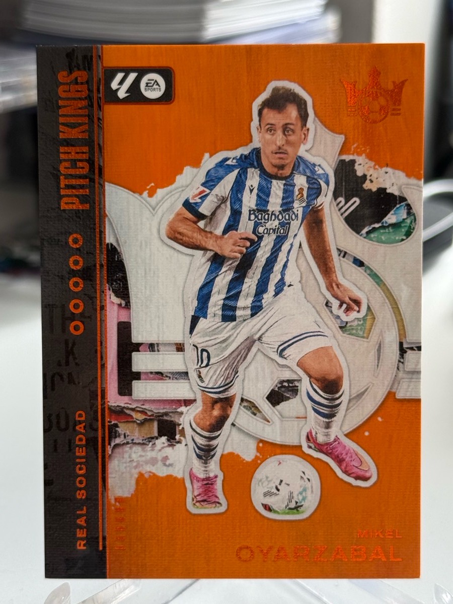 Mikel Oyarzabal Real Sociedad numerowana 26/75 karta kolekcjonerska Panini Pitch King Orange