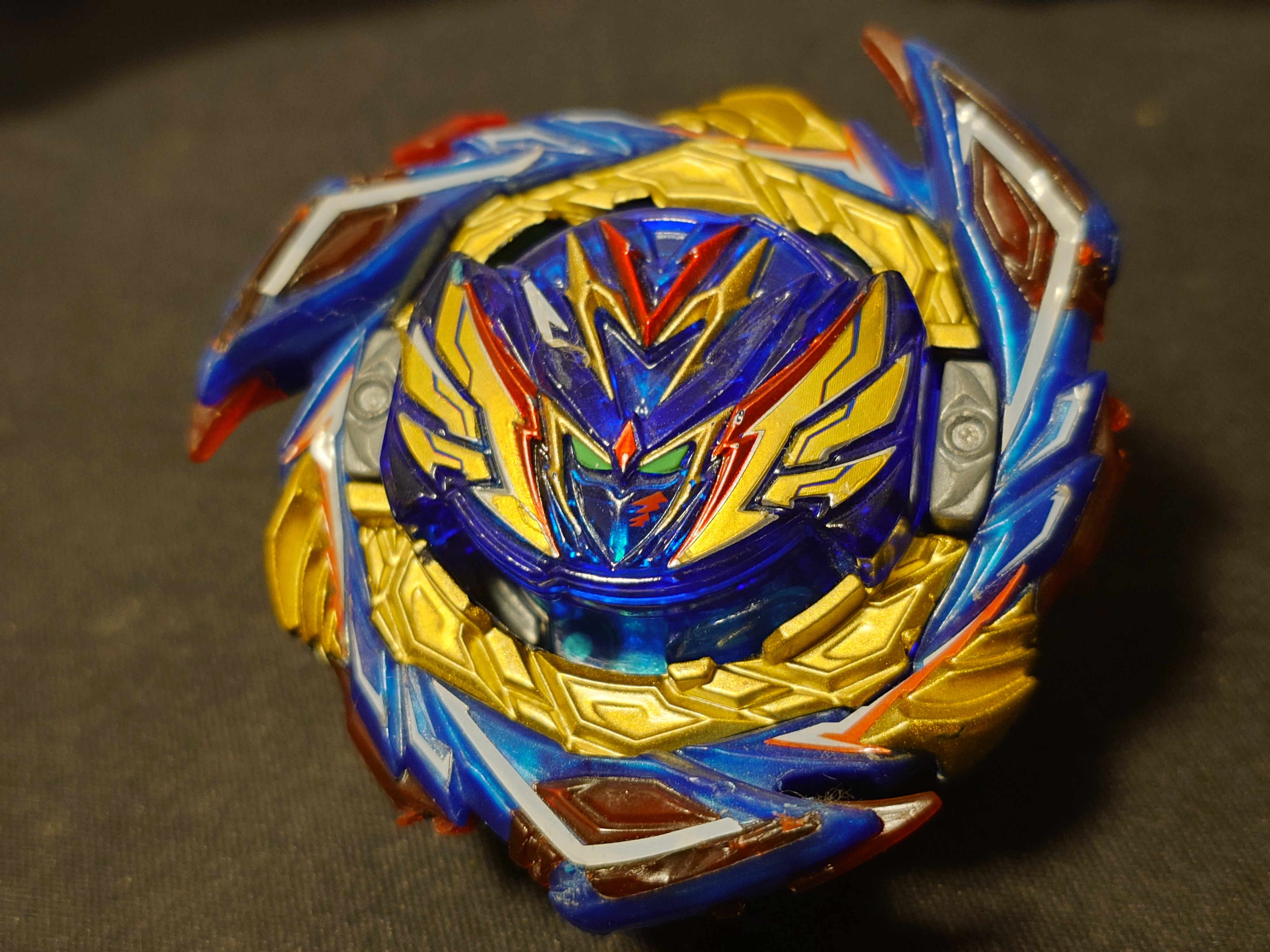 Savior Valkyrie Beyblade Burst / Takara Tomy