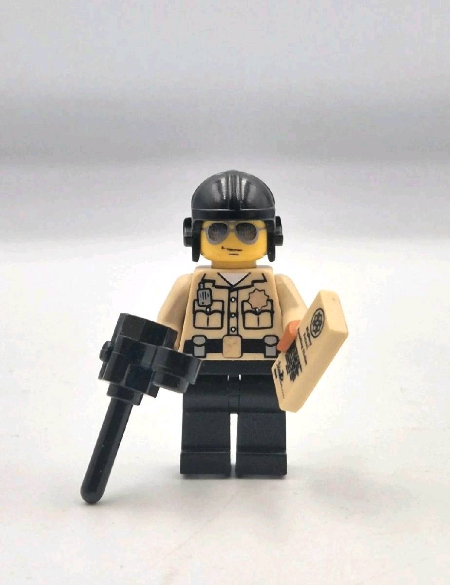 Lego CMF policjant drogowy