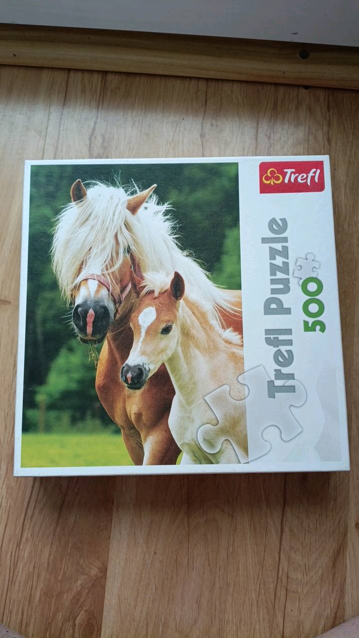 Trefl puzzle z koniami
