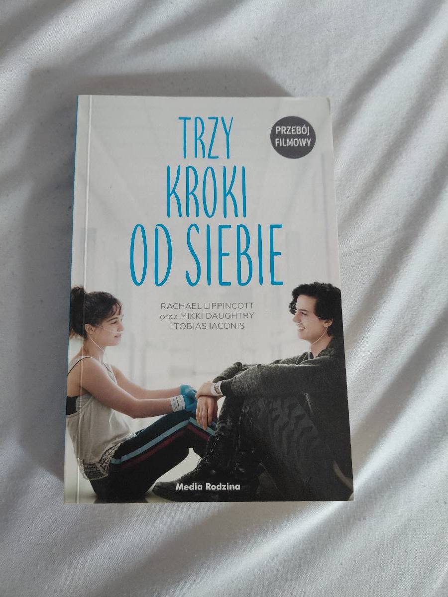 Trzy kroki od siebie