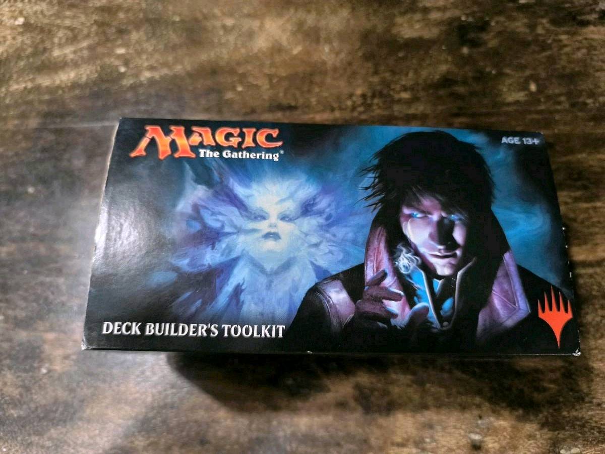 Pudełko po MtG Deck Builder's Toolkit