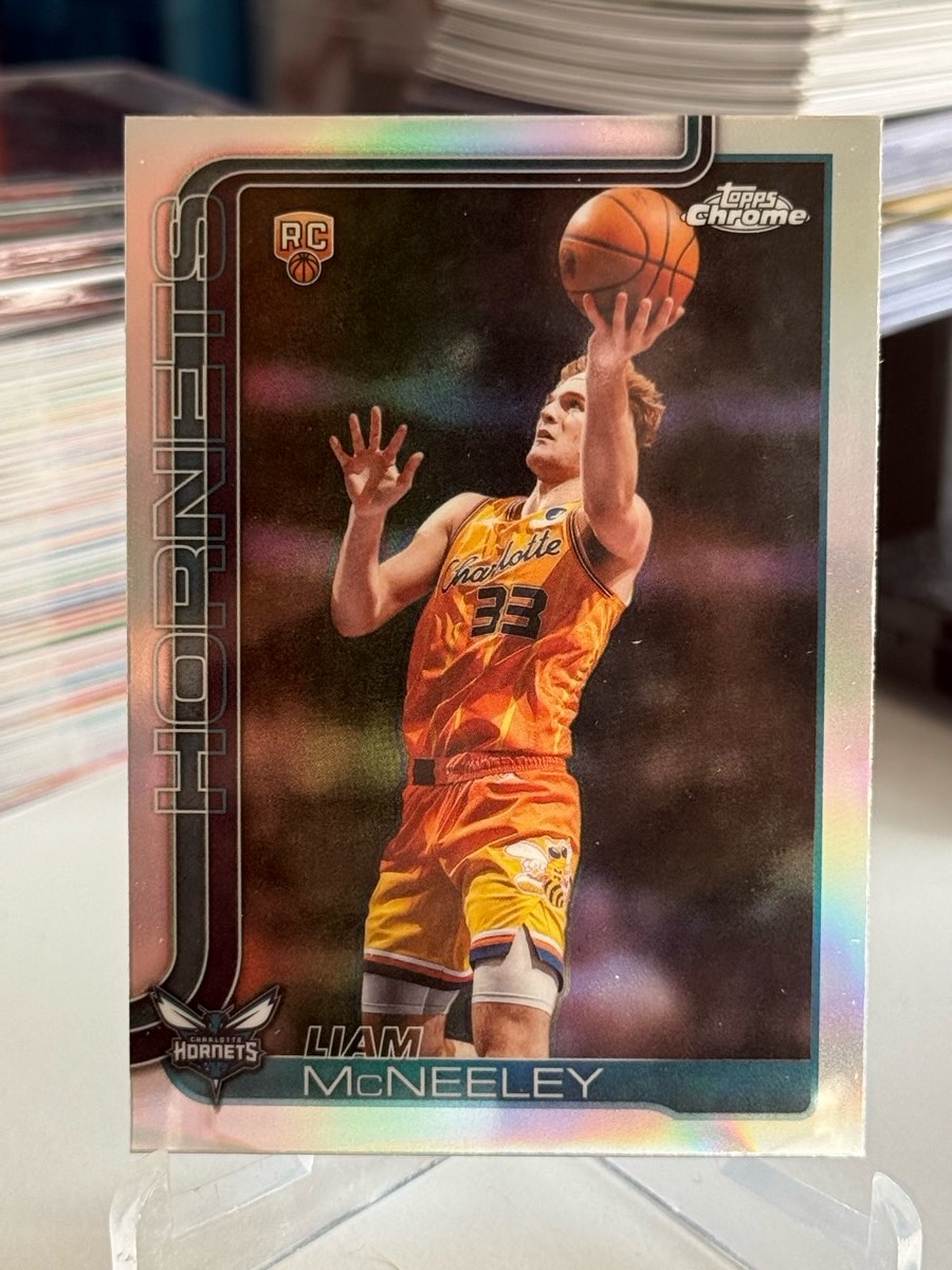Liam McNeeley Charlotte Hornets karta NBA Topps Chrome Update RC Rookie Card