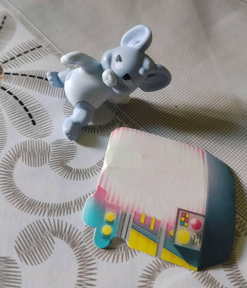 Zabawka dla dzieci Kinder niespodzianka figurka miś mysz wiewiórka 
