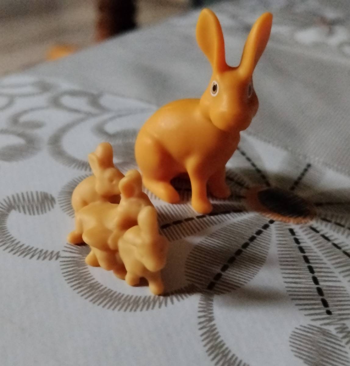 Zabawka dla dzieci Kinder niespodzianka figurka królik króliki zając zające