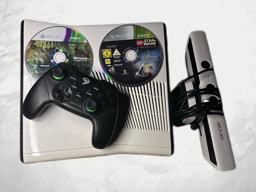 Xbox 360 S Slim Biała 4GB + Sensor Kinect + Pad + 2 Gry