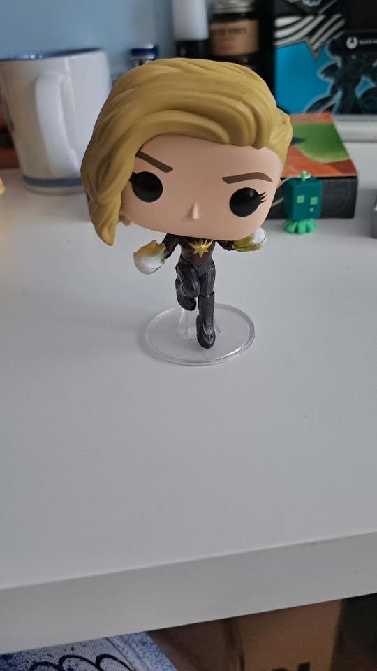 kapitan marvel funko pop