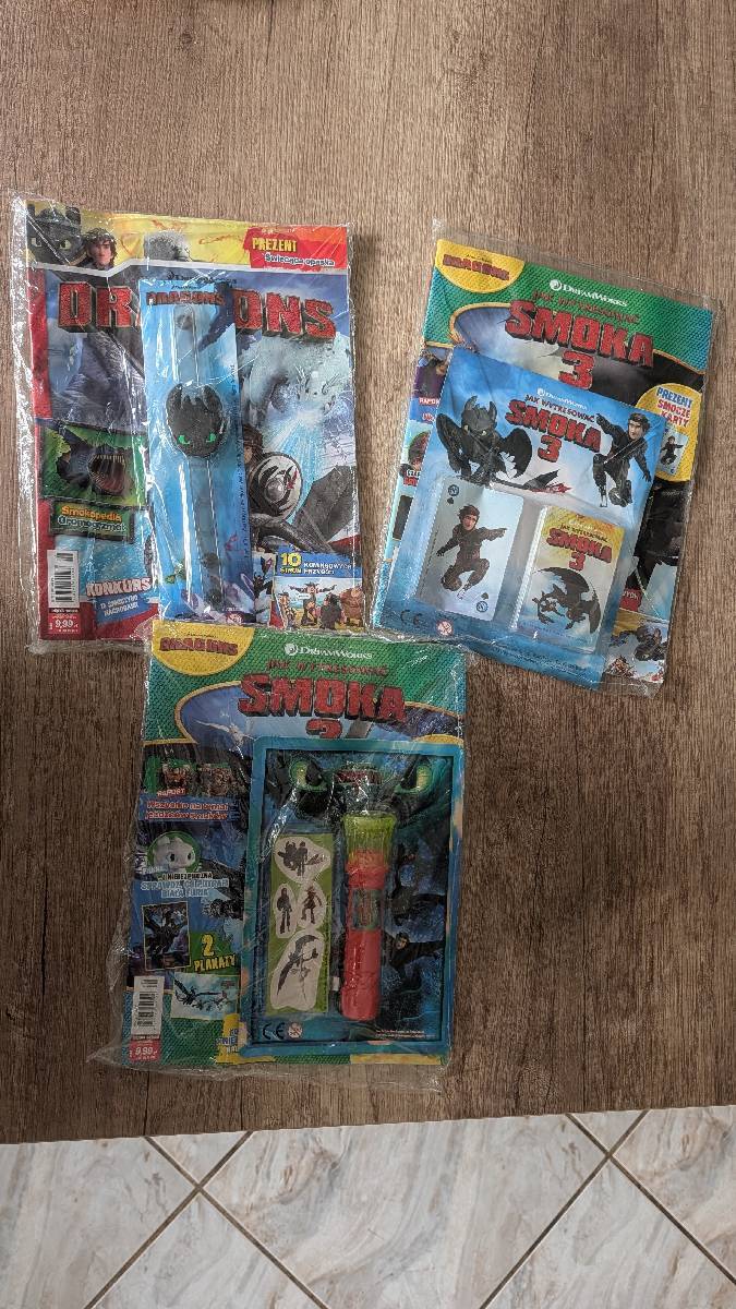 Zestaw Jak wytresować smoka komiksy opaska karty latarka Dragons plakaty