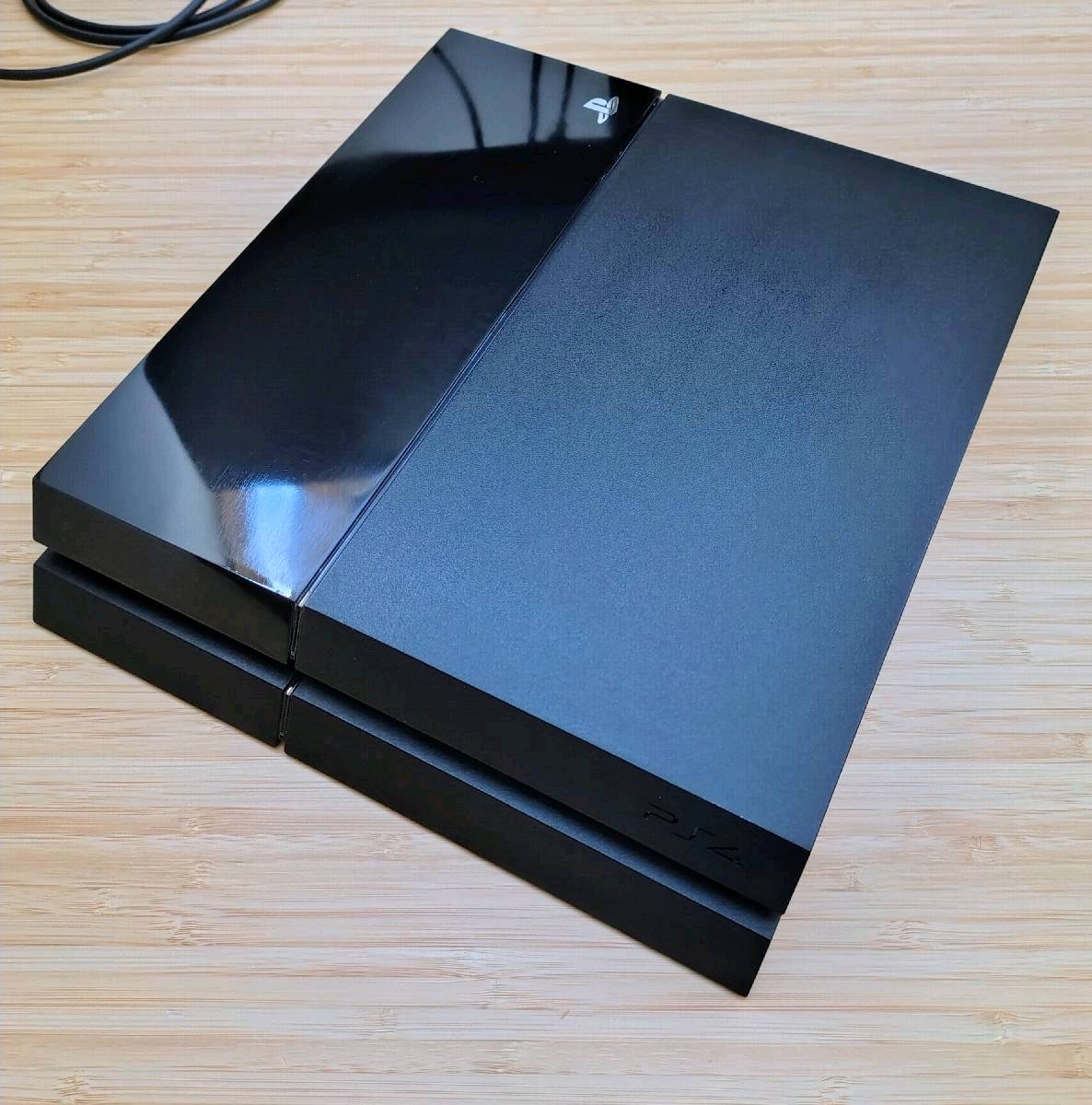 PS4 Fat 500GB + 8 gier na dysku + FIFA 18| Odnowiona