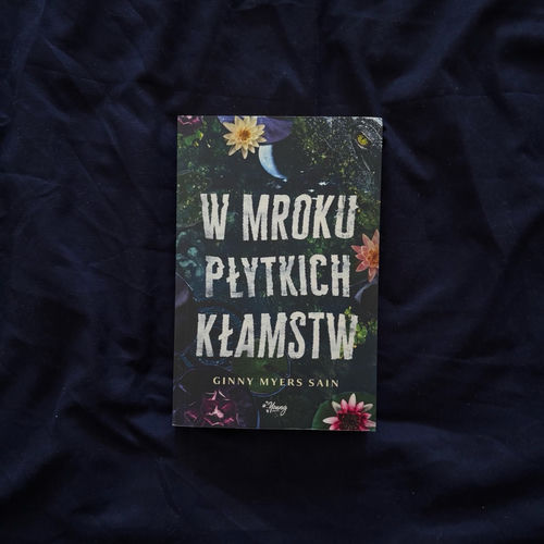 W mroku płytkich kłamstw