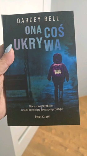 Ona coś ukrywa