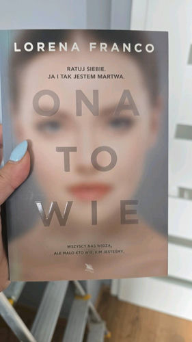 Ona to wie