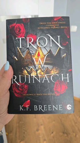 Tron w ruinach