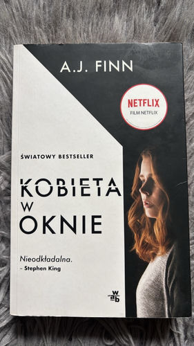 Kobieta w oknie 