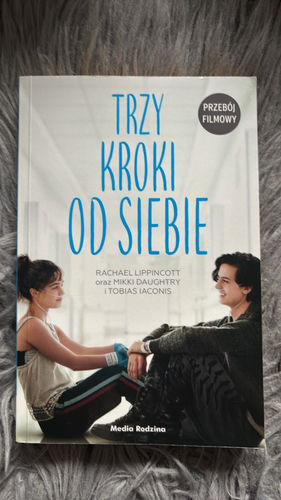 Trzy Kroki od siebie 