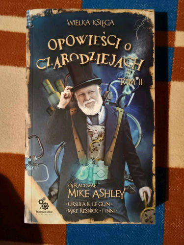 Wielka księga opowieści o czarodziejach.