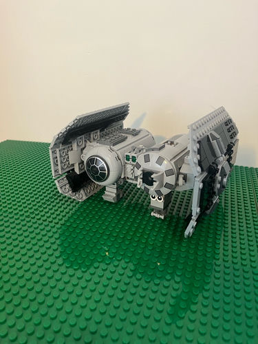 Star Wars™
#75347
TIE Bomber™