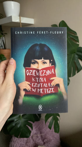 Dziewczyna, która czytała w metrze