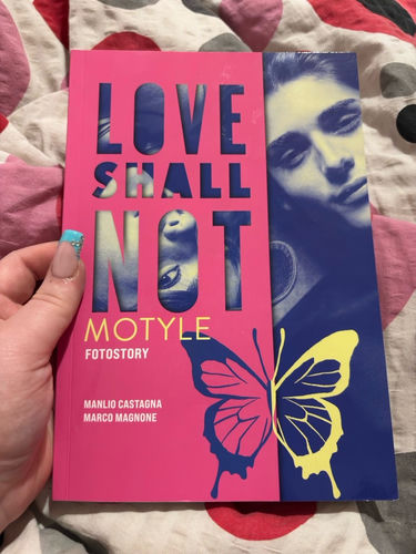 Love shall not motyle fotostory