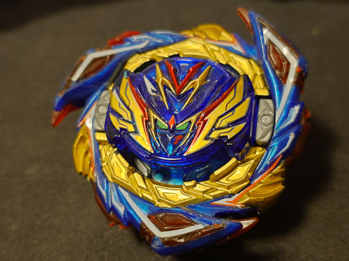 Savior Valkyrie Beyblade Burst / Takara Tomy