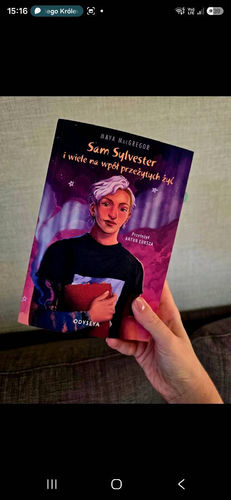 Sam Sylvester i wiele na wpół przeżytych żyć – Maya MacGregor 