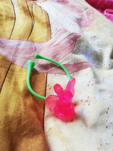 Zabawka dla dzieci Kinder niespodzianka figurka magiczna bransoletka z królikiem