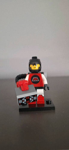 Lego Minifigures seria 26 71046 M-tron Powerlifter 
