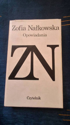 Opowiadania : Koteczka czyli Białe Tulipany ; Lustra ; Tajemnice krwi