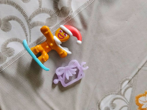 Zabawka dla dzieci Kinder niespodzianka figurka ciastko piernik 