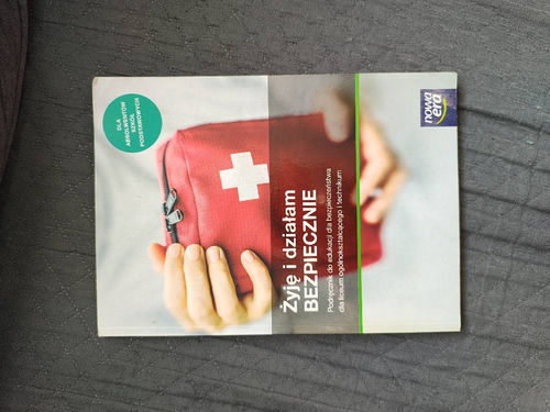 Żyję i działam bezpiecznie : podręcznik do edukacji dla bezpieczeństwa dla liceum ogólnokształcącego i technikum