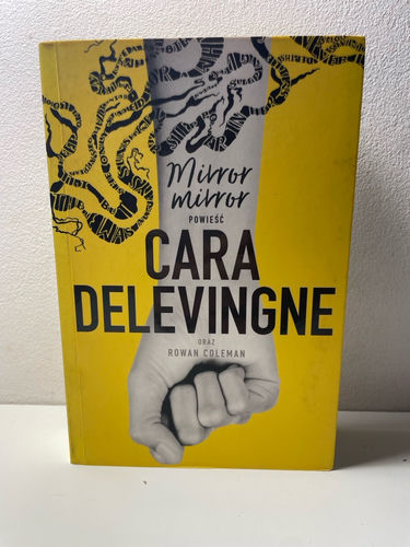 Mirror mirror - Cara Delevingne