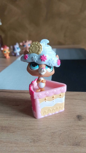 Figurka Littlest pet shop z dodatkiem 
