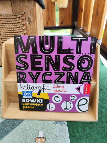 Multisensoryczna kaligrafia. Litery pisane książka z rowkami