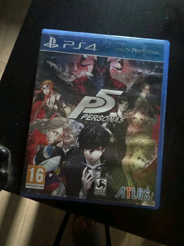 Persona 5 ps4 w dobrym stanie płyta bez rys
