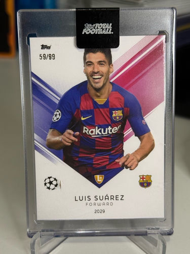 Luis Suarez Barcelona numerowana 59/99 karta kolekcjonerska Topps Total Football Magnetic Holder