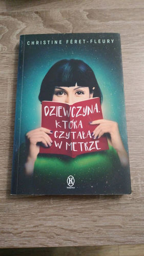 Dziewczyna, która czytała w metrze