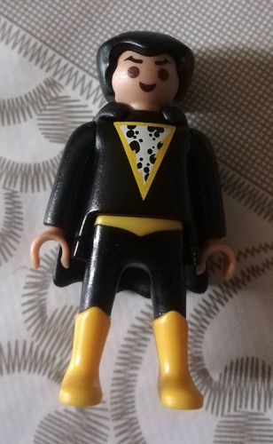 Zabawka dla dzieci Kinder niespodzianka figurka black Adam 