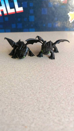 2 mini figurki smoków 