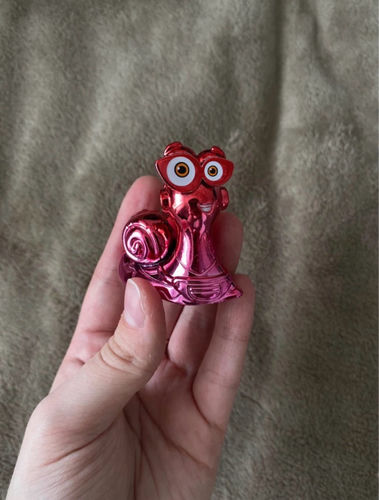Figurka Ślimak Bob — metaliczna, czerwono-różowa | Bob Snail