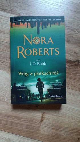 Wróg w płatkach róż 