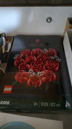 Klocki LEGO Icons Bukiet róż (10328)