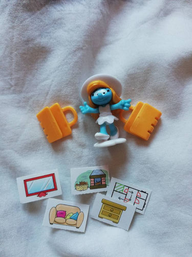Zabawka dla dzieci Kinder niespodzianka figurka smerfy smerfetka