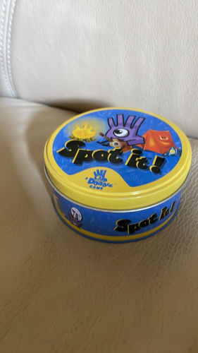 Gra dla dzieci Dobble spot it karty wakacje 