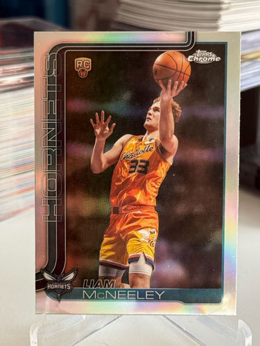 Liam McNeeley Charlotte Hornets karta NBA Topps Chrome Update RC Rookie Card